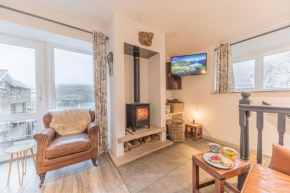 Romantic getaway, little two bed, two bath barn conversion with amazing views and parking